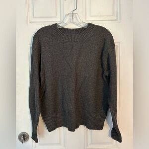 Women’s Banana Republic Gray Crewneck Sweater Size Medium